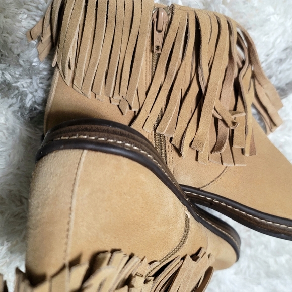 Aerosoles Good Fun Tan Fringed Suede Ankle Boots Booties Size 9 M - Picture 6 of 11